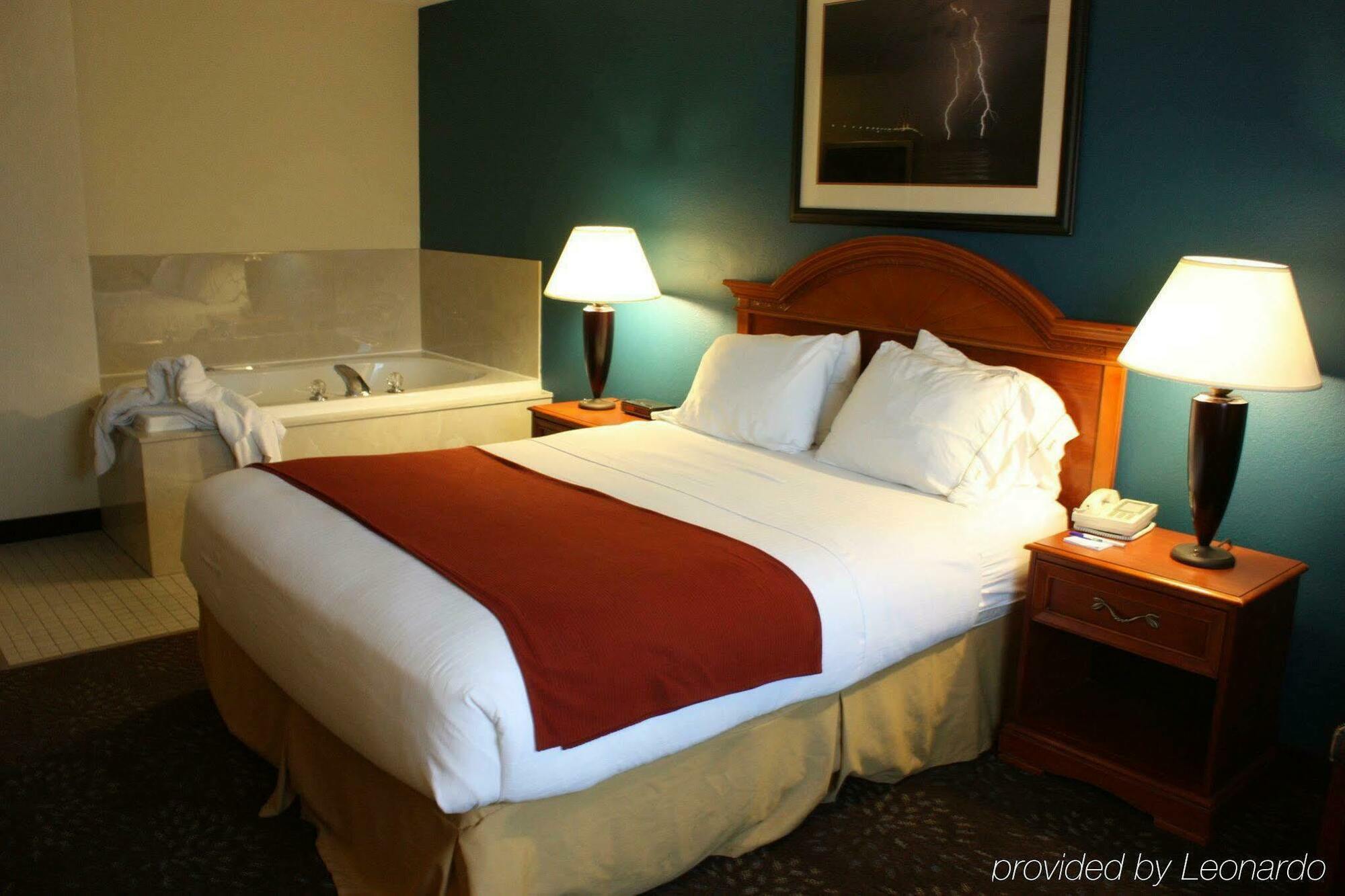 Holiday Inn Express Mackinaw City By Ihg מראה חיצוני תמונה