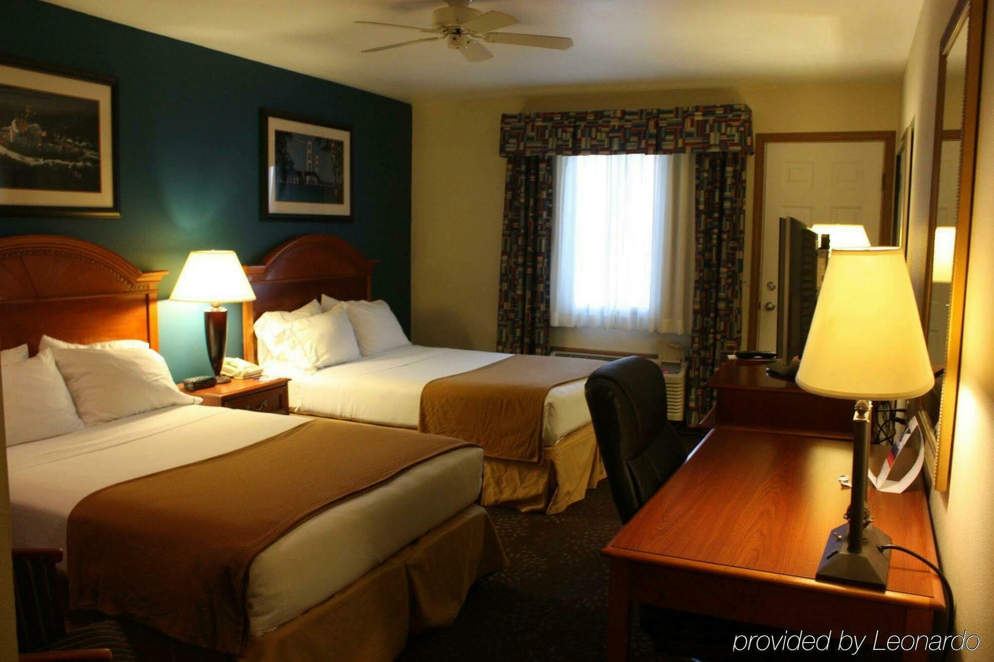 Holiday Inn Express Mackinaw City By Ihg מראה חיצוני תמונה