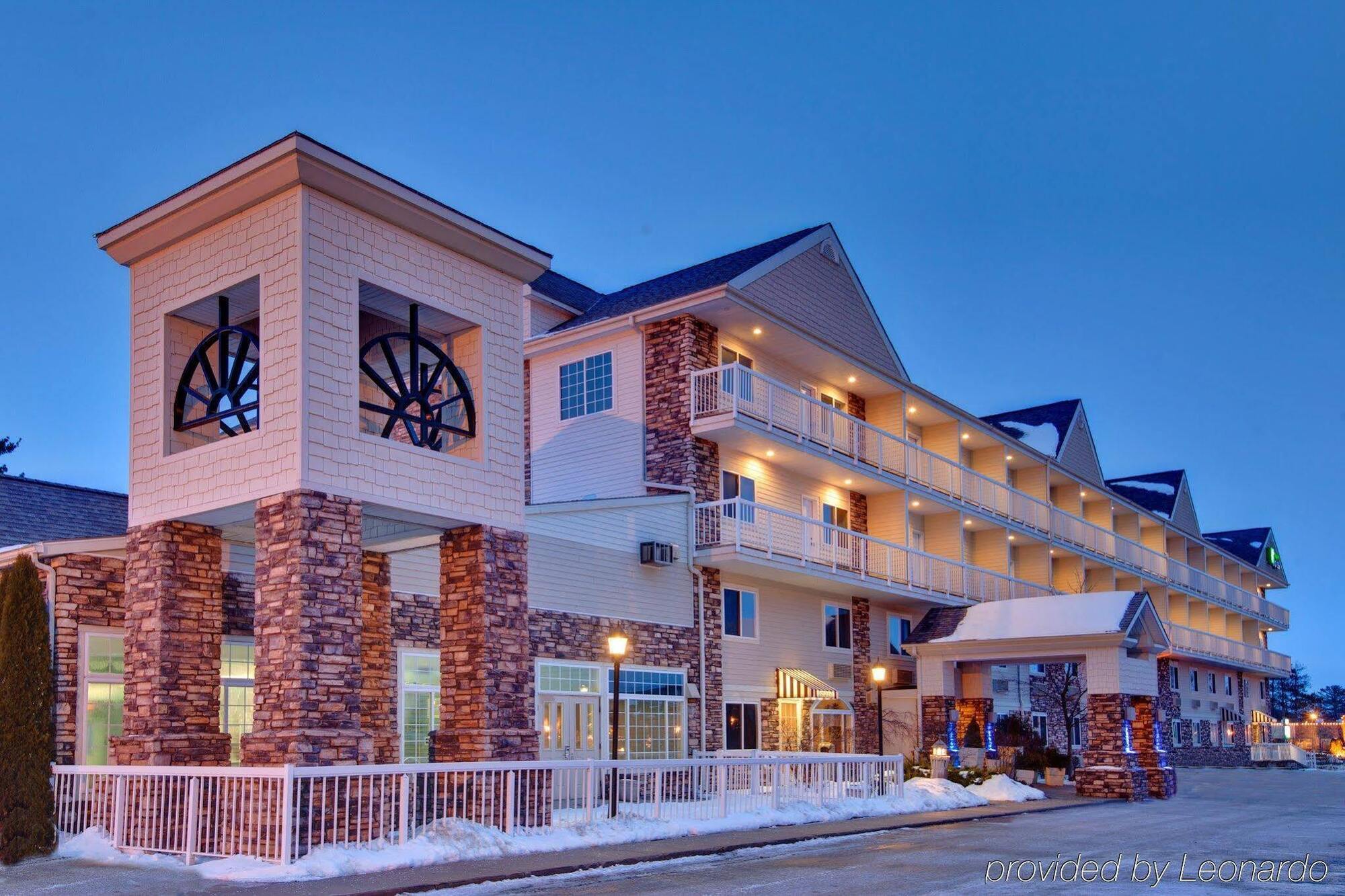 Holiday Inn Express Mackinaw City By Ihg מראה חיצוני תמונה